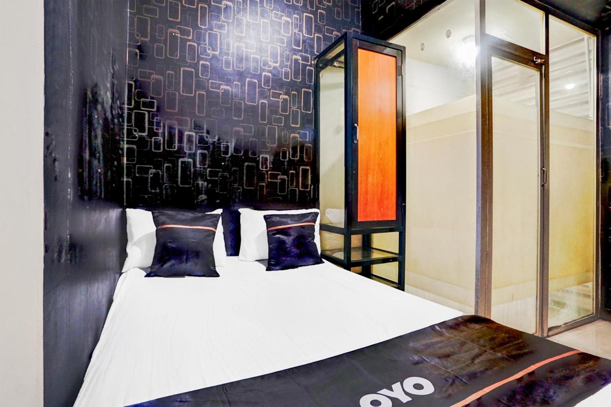 Oyo 91126 Kertajaya Hotel Surabaya